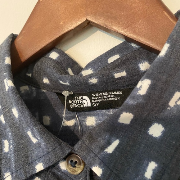 The North Face Blue Grey Patterned Button Down Camp Shirt - Picture 2 of 3